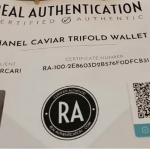 Authentic Chanel Trifold Wall - Picture 5 of 5